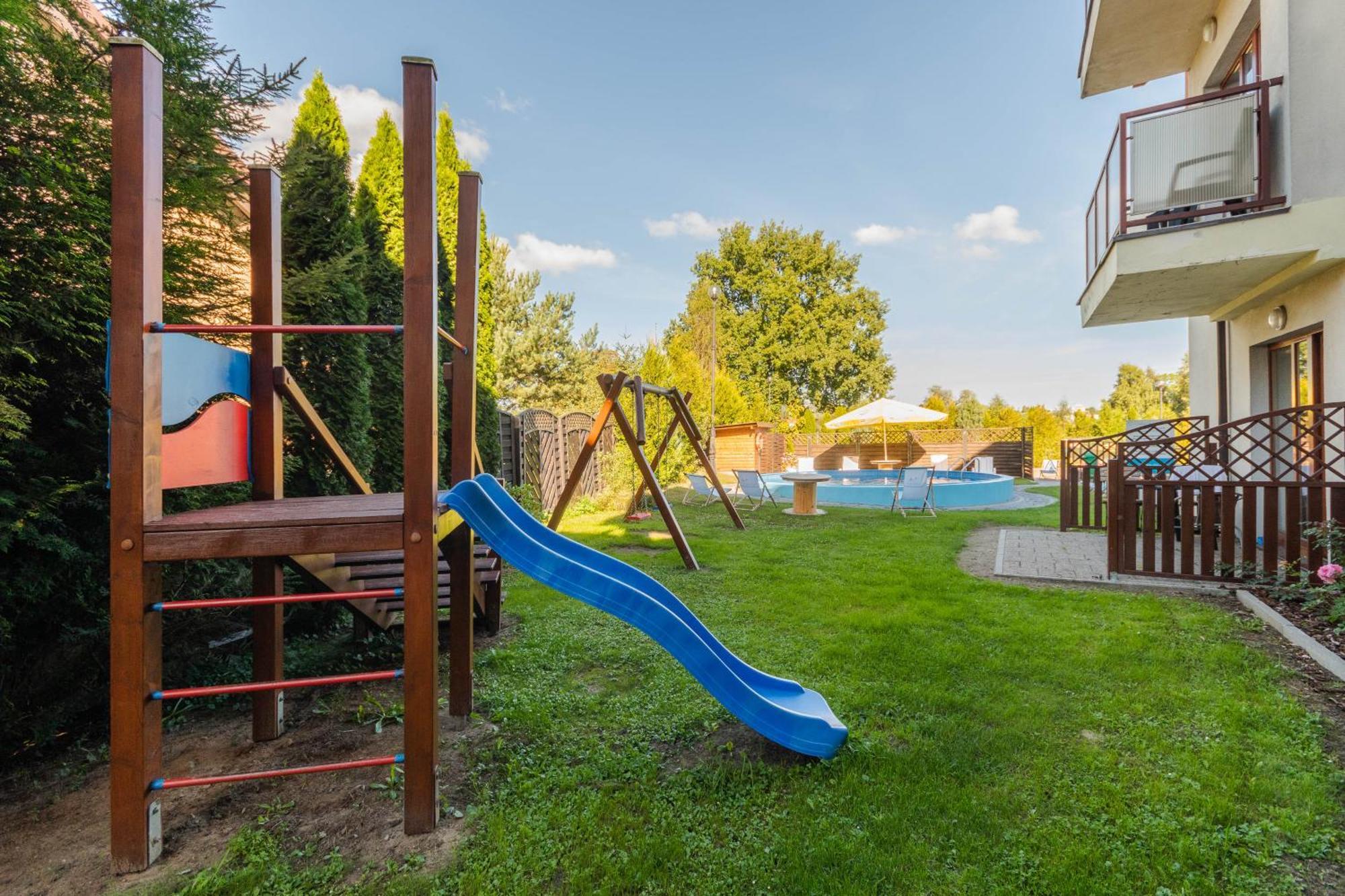 Sztutowo Lazurowy Dwor - Apartamenty Oraz Pokoje Z Basenem I Parkingiem Extérieur photo