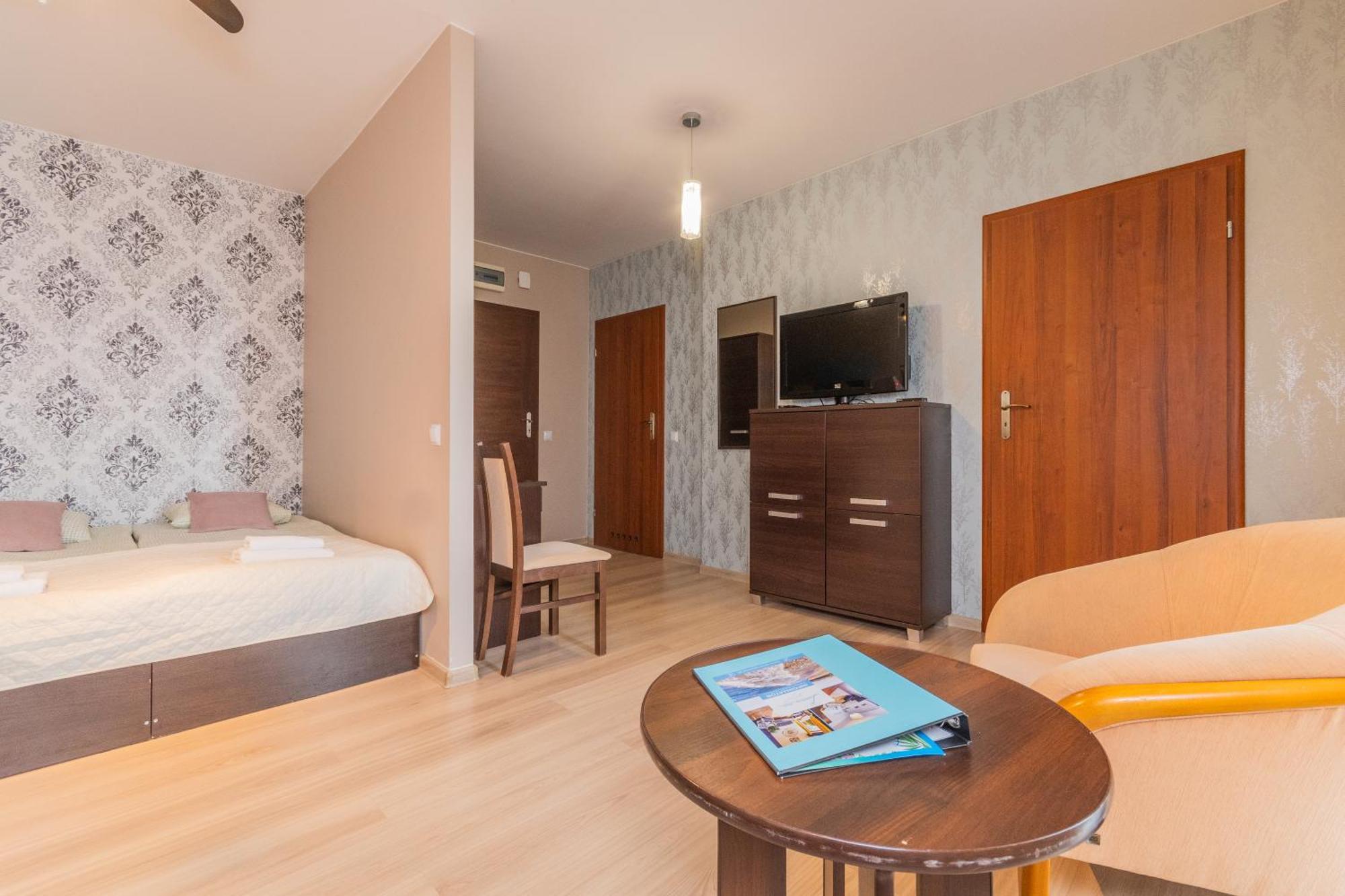 Sztutowo Lazurowy Dwor - Apartamenty Oraz Pokoje Z Basenem I Parkingiem Extérieur photo